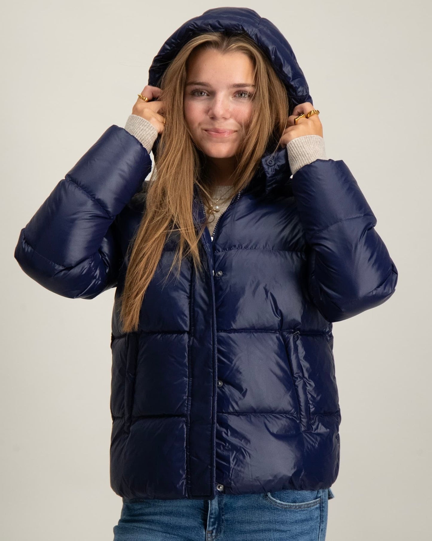 Chaqueta acolchada corta con capucha