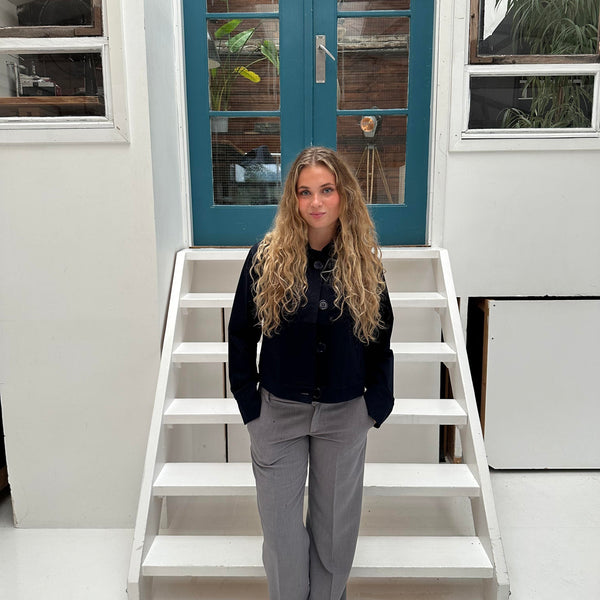 pantalón de corte ampli