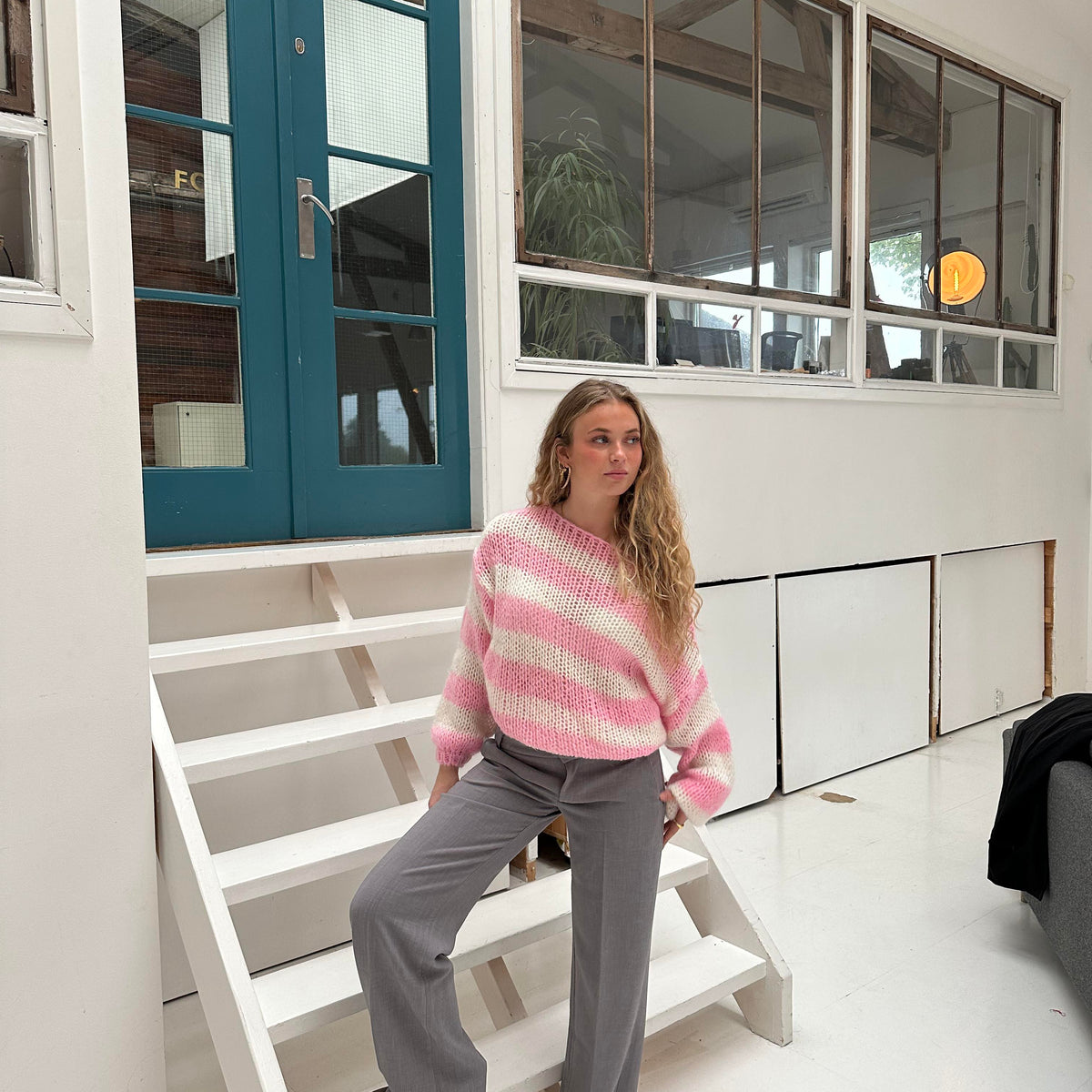 pantalón de corte ampli