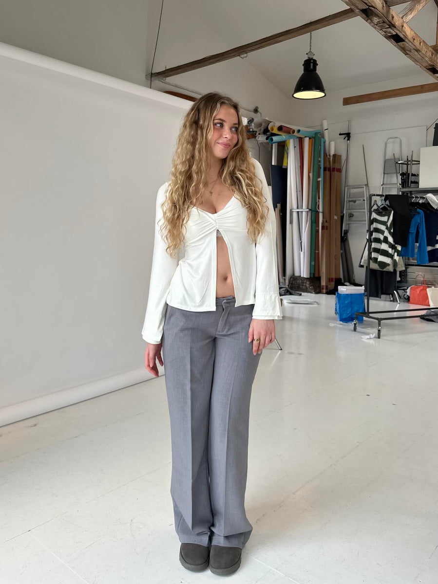 pantalón de corte ampli