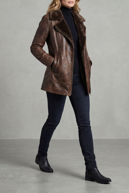 Chaqueta de cuero marrón con cuello efecto pelo