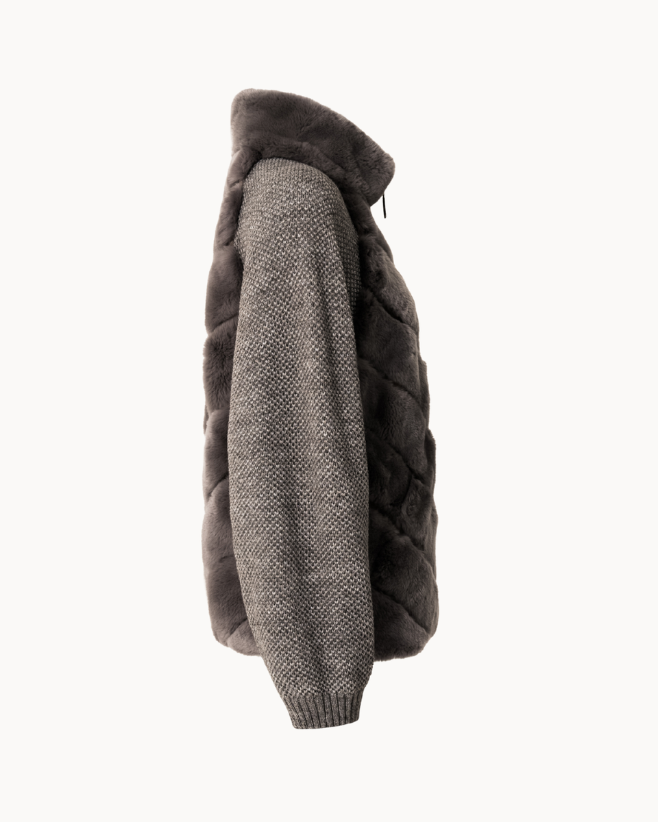 Chaleco híbrido de pelo sintético y punto con cremallera