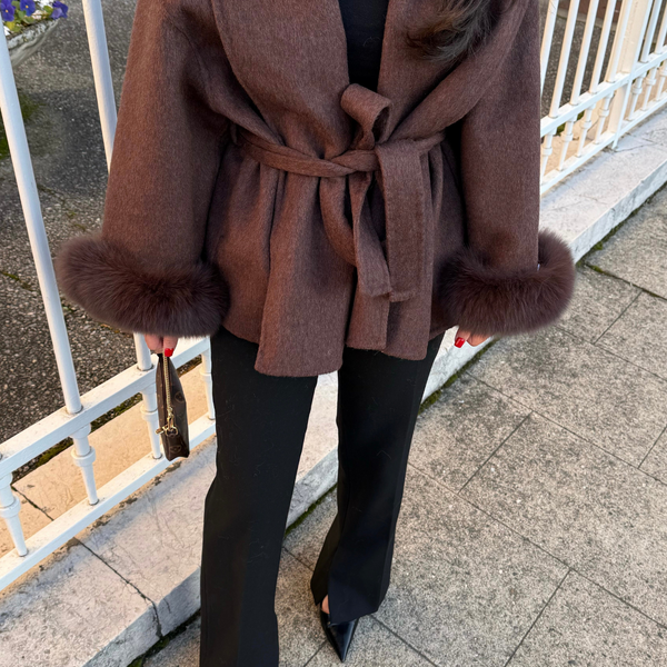ABRIGO CHIC CON PUÑOS DE PELO
