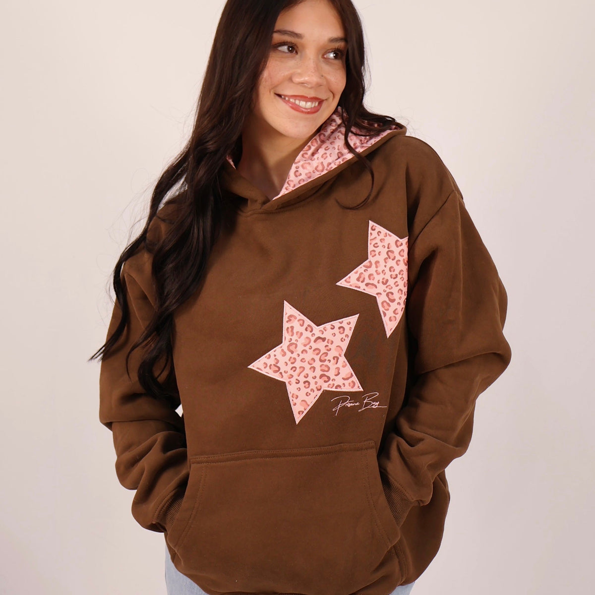 Sudadera con capucha y estrellas animal print