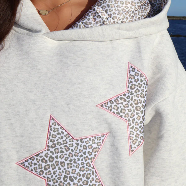 Sudadera con capucha y estrellas animal print