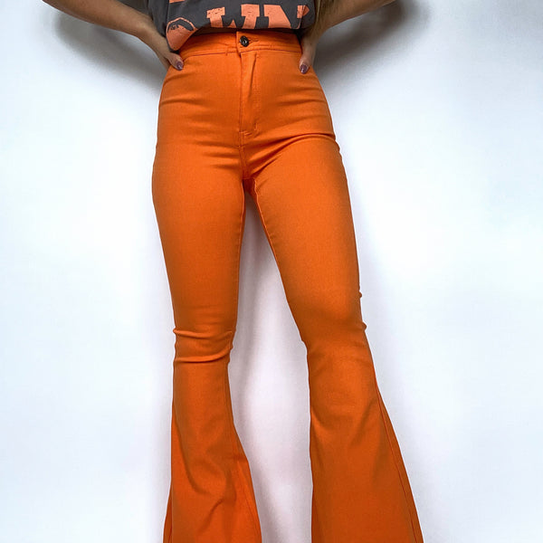 Pantalón flare acanalado de cintura alta