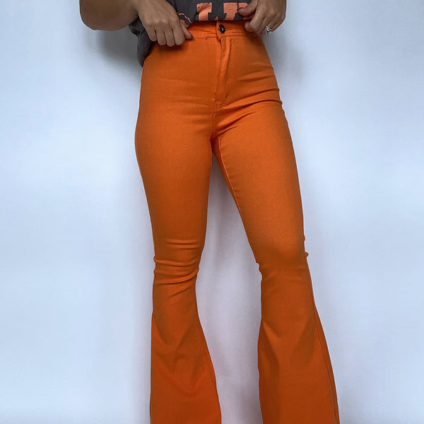 Pantalón flare acanalado de cintura alta