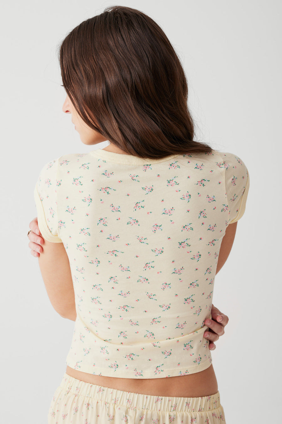 Crop top ajustado de manga corta