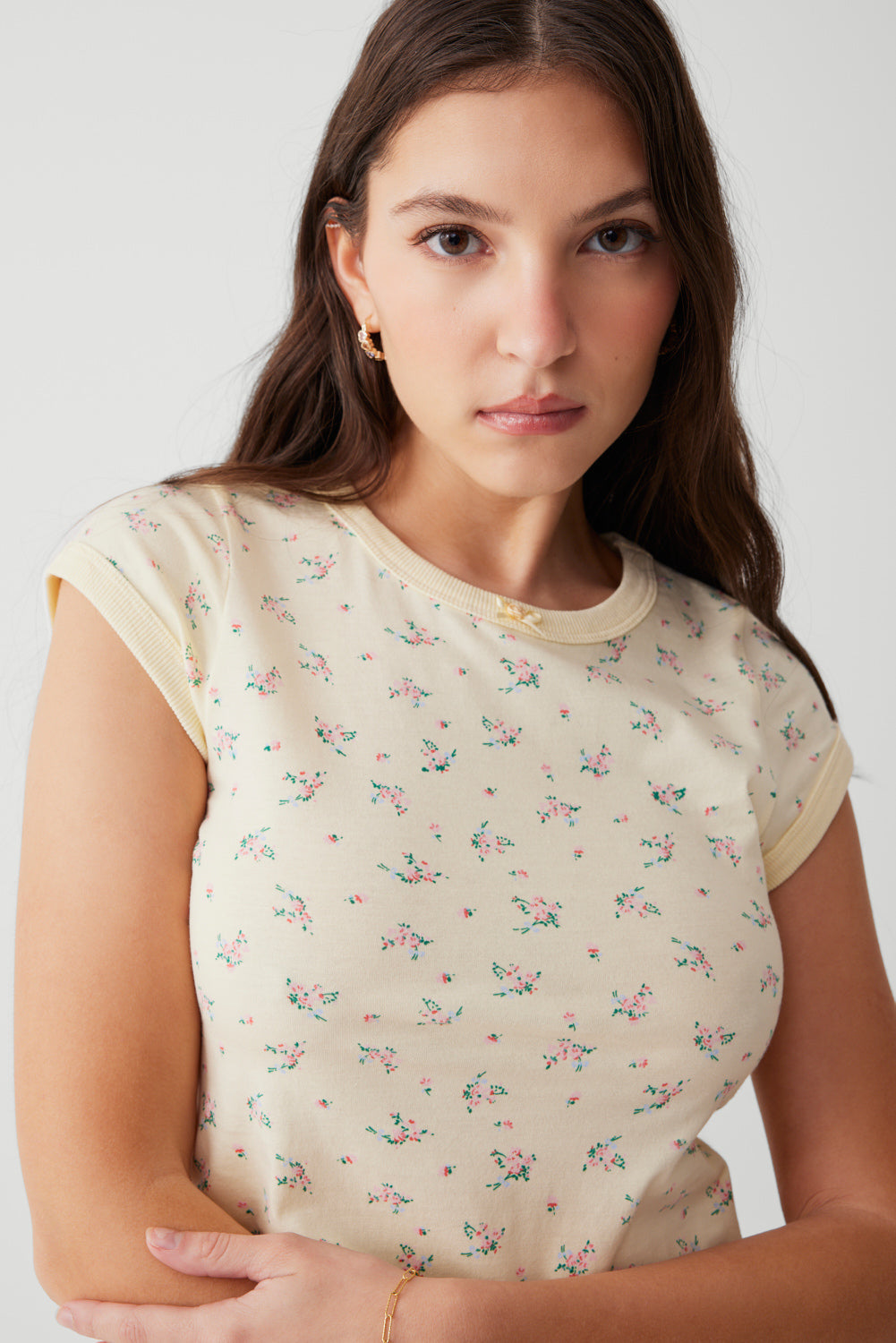 Crop top ajustado de manga corta