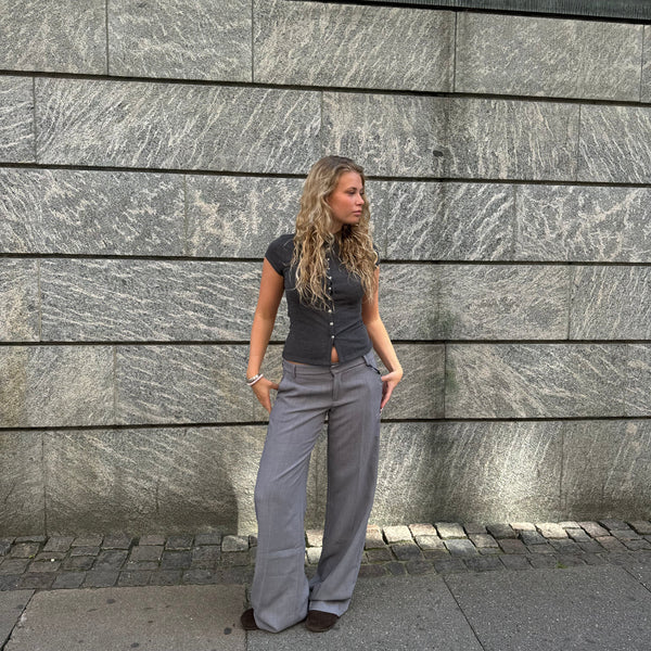 pantalón de corte ampli