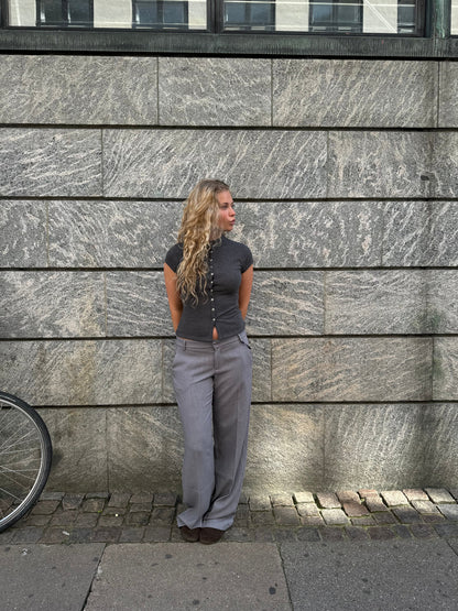 pantalón de corte ampli