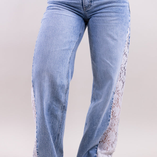 Vaquero recto con paneles de encaje