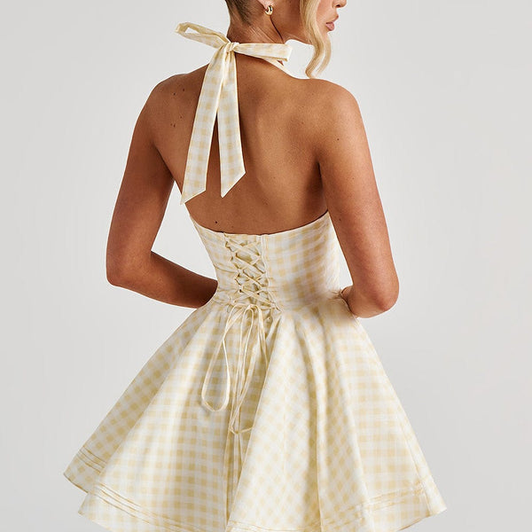 Vestido corto halter con espalda descubierta