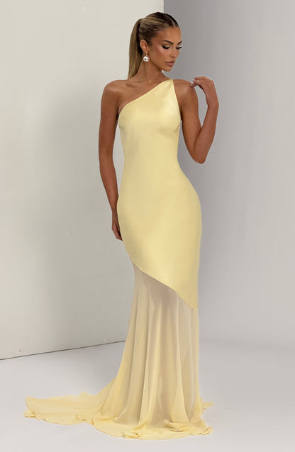 Vestido largo asimétrico amarillo pastel