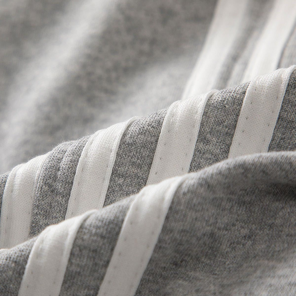 Pantalón ancho relajado con cintura contrastada