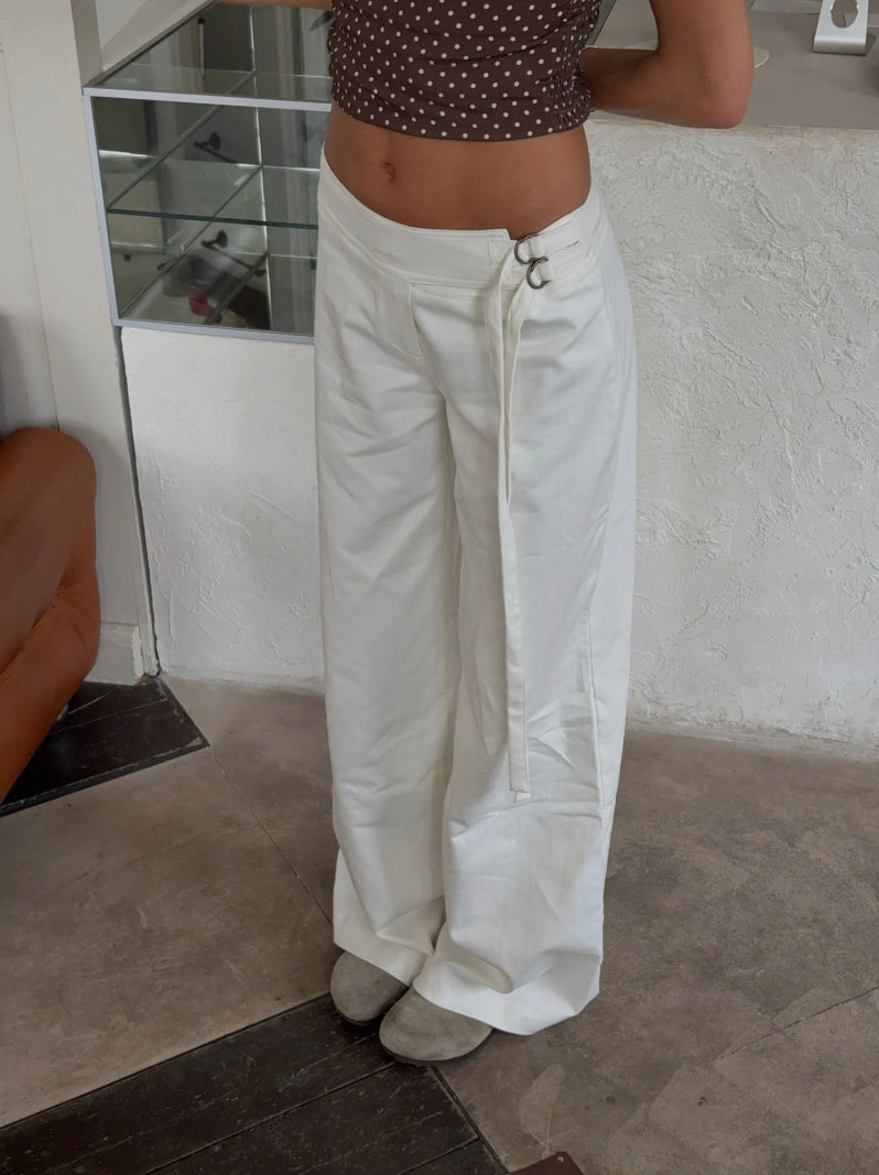 Pantalón recto fluido con cintura ajustable