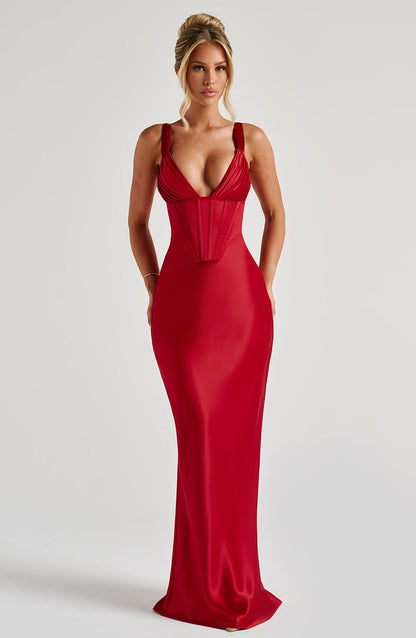 Vestido largo rojo con escote pronunciado y espalda con cordones