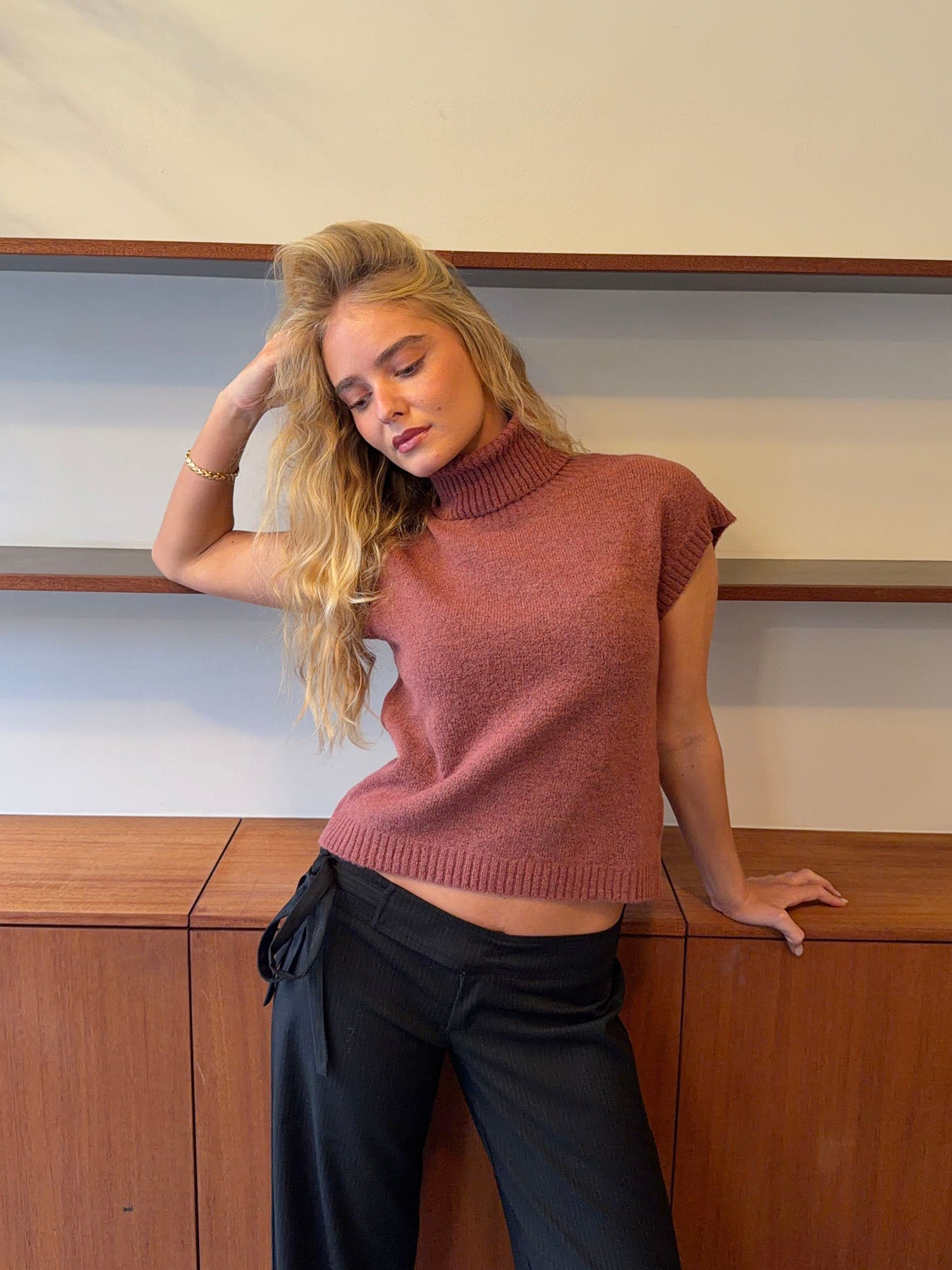 Top de punto de cuello alto ROSELA – Rosa suave