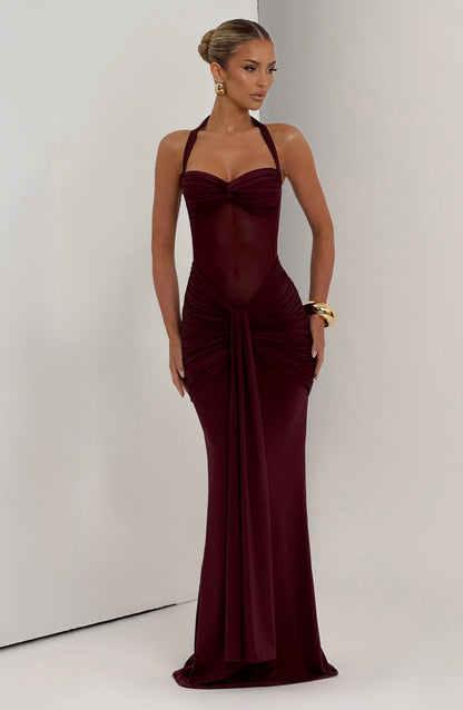 Vestido largo burdeos con espalda descubierta y drapeado