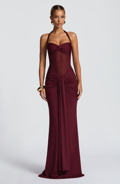 Vestido largo burdeos con espalda descubierta y drapeado
