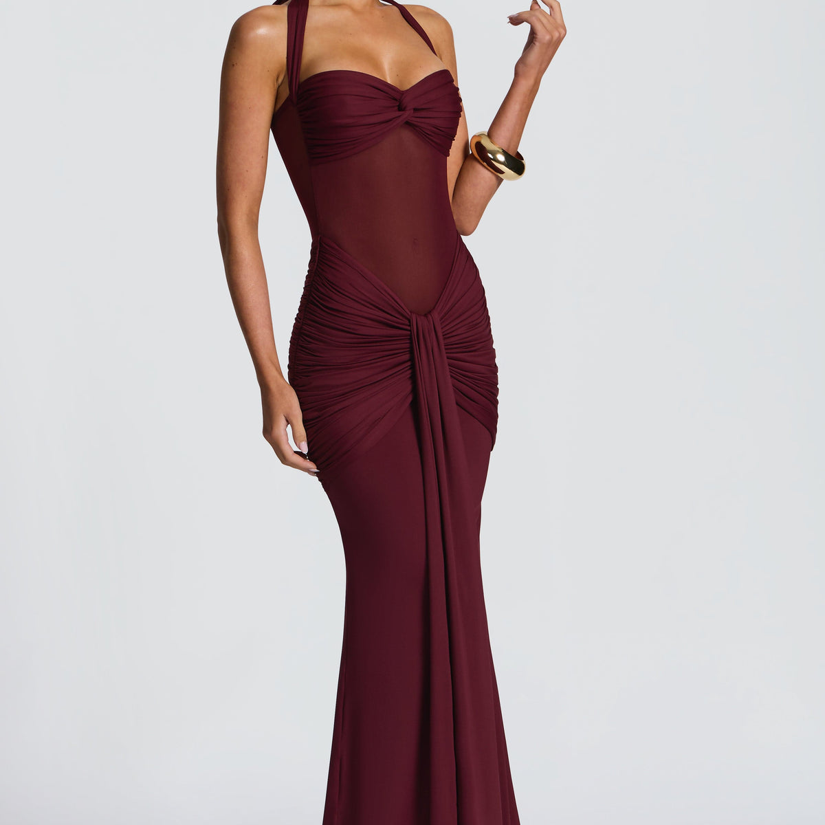 Vestido largo burdeos con espalda descubierta y drapeado