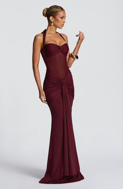 Vestido largo burdeos con espalda descubierta y drapeado